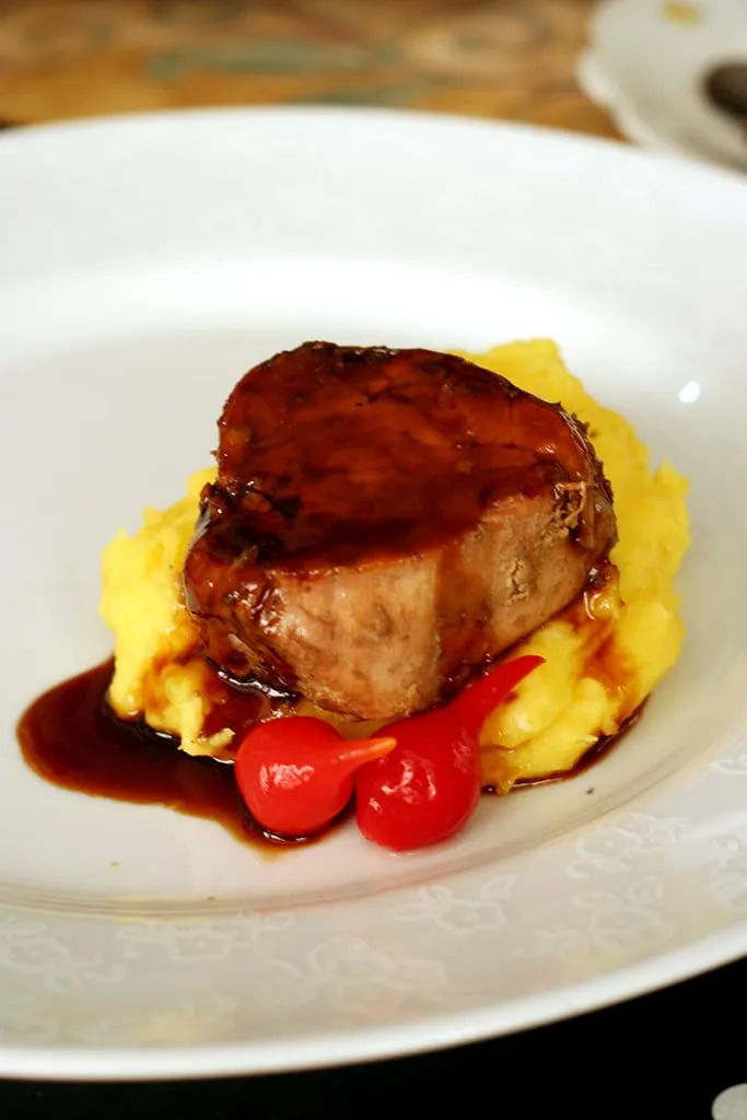 Medalhão de lombo ao molho de cerveja preta