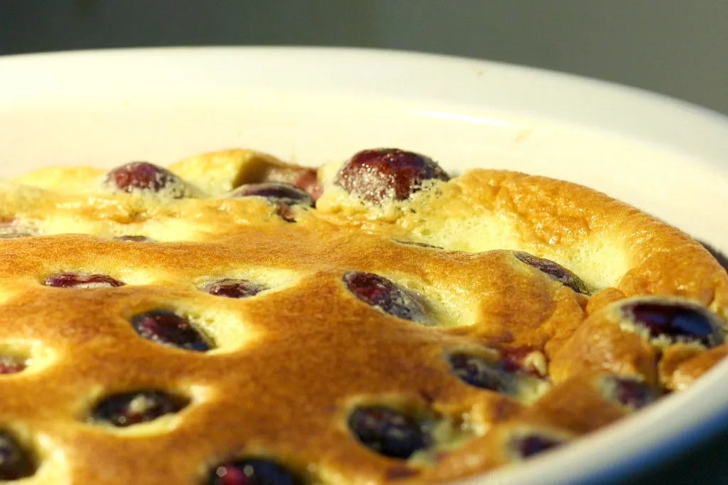 Clafoutis de cerejas frescas