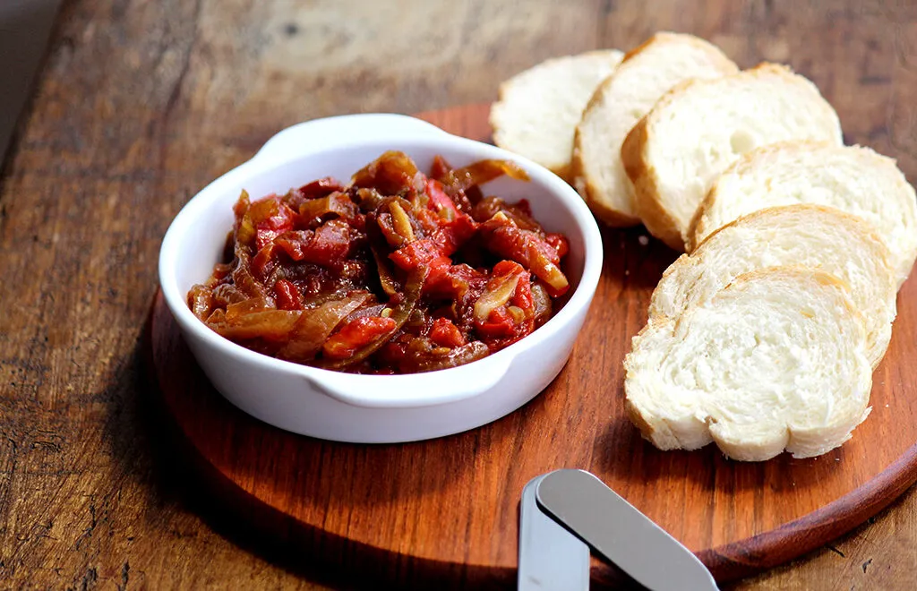 Antepasto à espanhola | Feito com pimentão e tomate