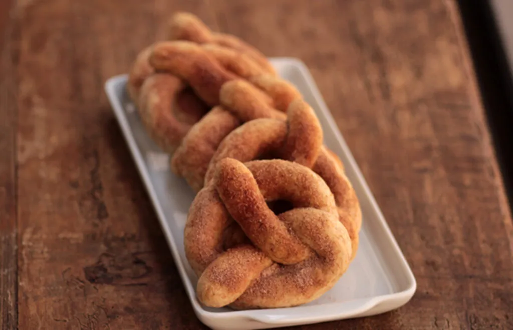 Pretzel integral com açúcar e canela Mel e Pimenta