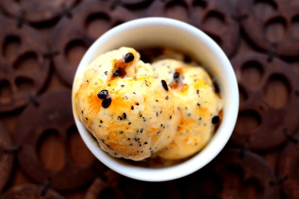 Faça em casa um delicioso sorvete caseiro de maracujá - Uma receita de sorvete fácil, cremosa e mais saudável.