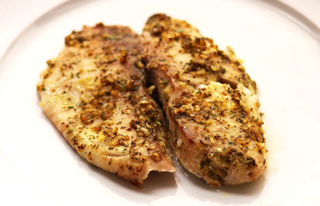 Filé de peixe assado com limão siciliano