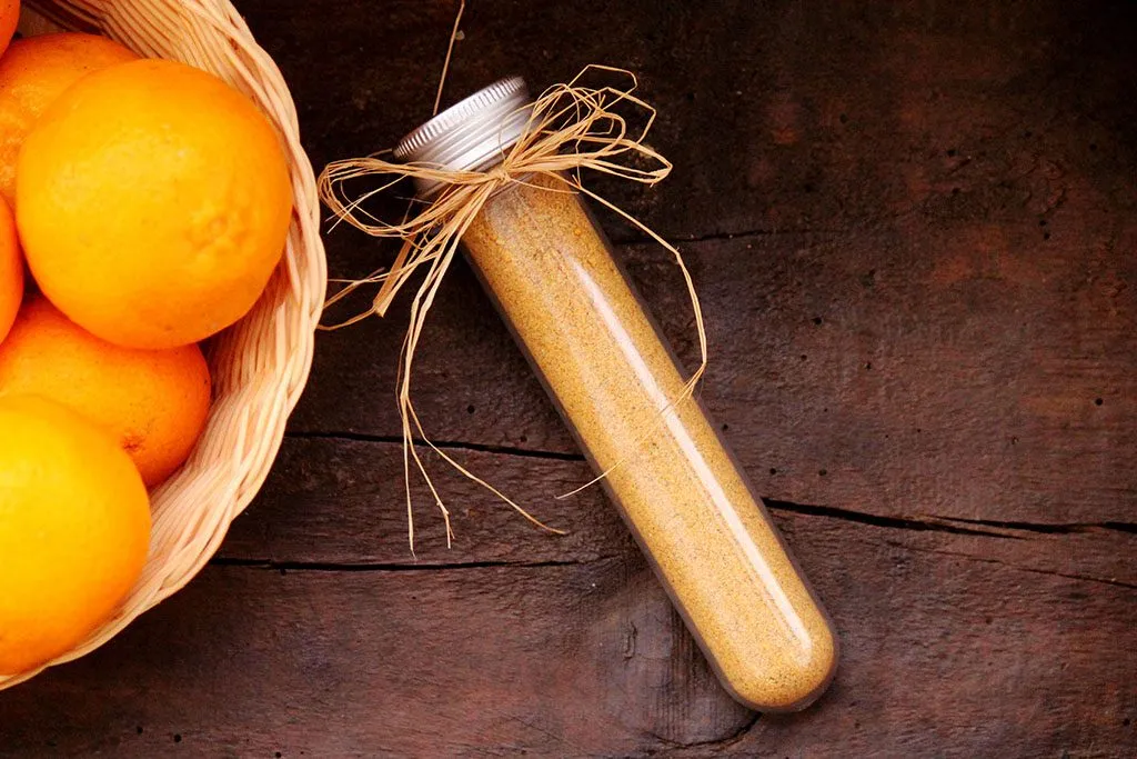 A farinha de casca de bergamota, tangerina desidratada pode ser usada em vários pratos. Confira a receita de tempero para carne suína usando essa farinha.