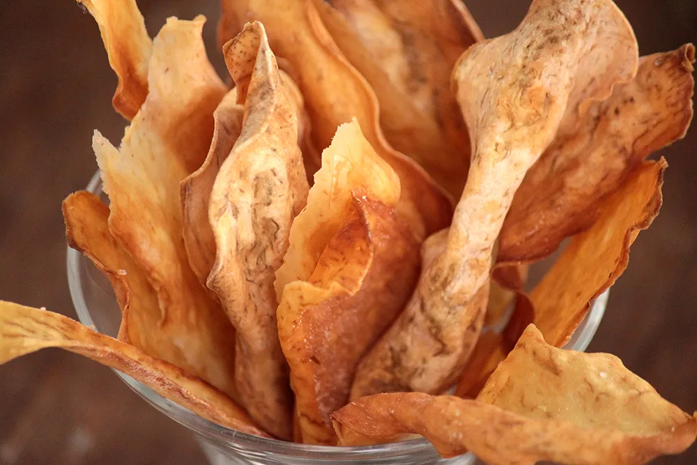 Como fazer chips de batata-doce assados crocantes