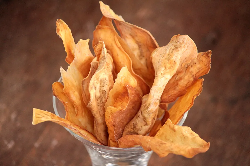 Como fazer chips de batata-doce assados crocantes