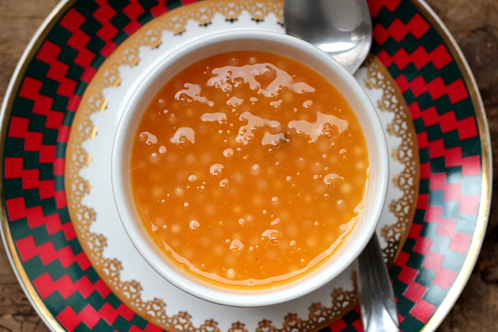 Sagu de laranja - O sagu é uma receita tradicional do Rio Grande do Sul que normalmente é feita com vinho, mas essa versão é feita com suco de laranja e é simplesmente deliciosa. Confira a receita dessa sobremesa gaúcha.