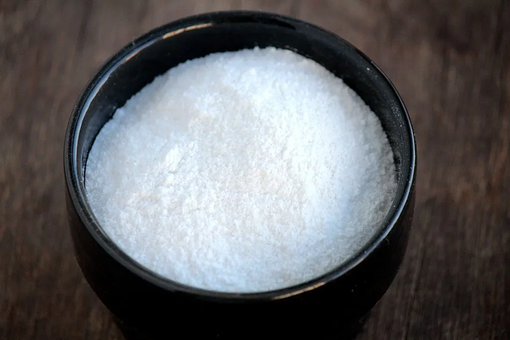 Farinha de arroz é uma opção livre de glúten que pode ser usada em diversos preparos. Aprenda como fazer farinha de arroz caseira e de forma mais econômica. Prepare seus pratos saudáveis, sem glúten e nutritivos.