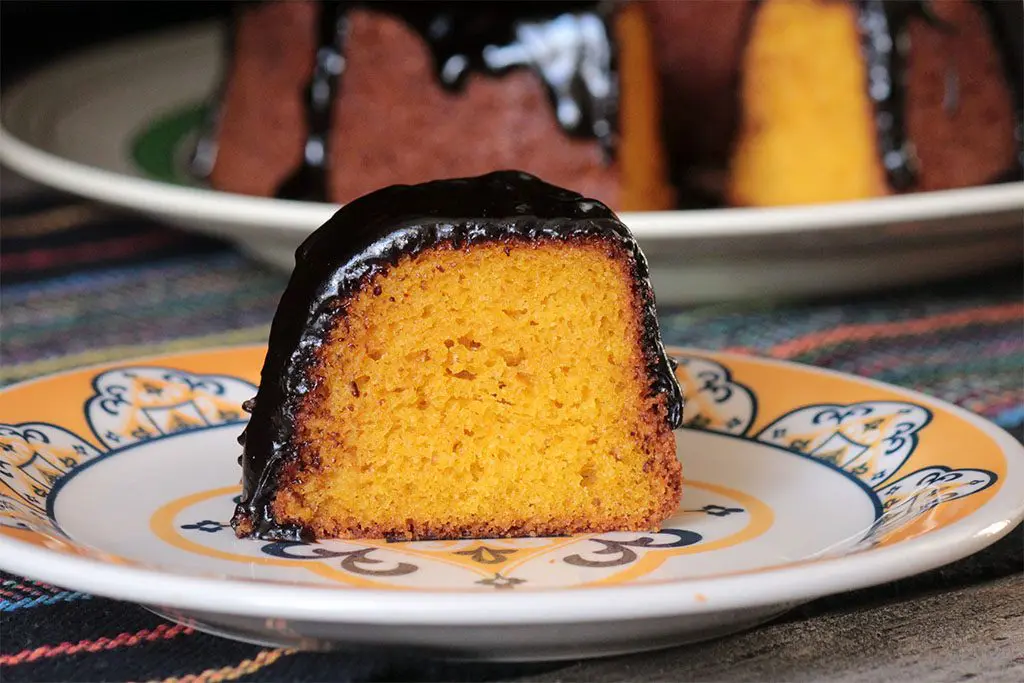 Bolo de cenoura sem glúten - Um bolo feito com farinha de arroz e polvilho simplesmente incrível. Prepare essa receita sem glúten e faça na sua casa. Receita fácil e deliciosa.