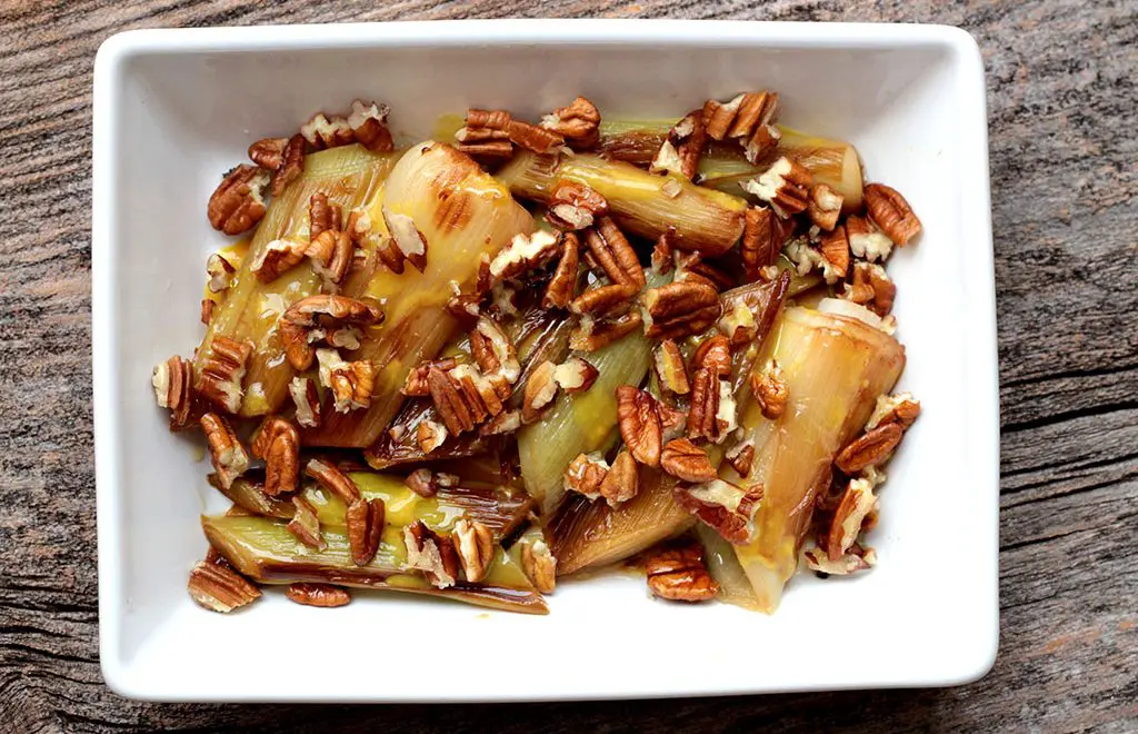 Salada morna de alho poró – Fácil e deliciosa