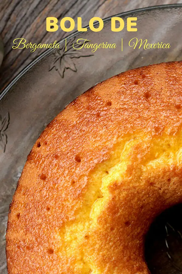 Receita deliciosa de bolo de bergamota. Essa fruta é conhecida como bergamota, mexerica, tangerina e mais alguns outro nomes, ela é doce, tem acidez e podemos fazer receitas maravilhosas com ela. Confira essa receita de bolo de bergamota que é coberto por uma calda cheio de sabor. #receita