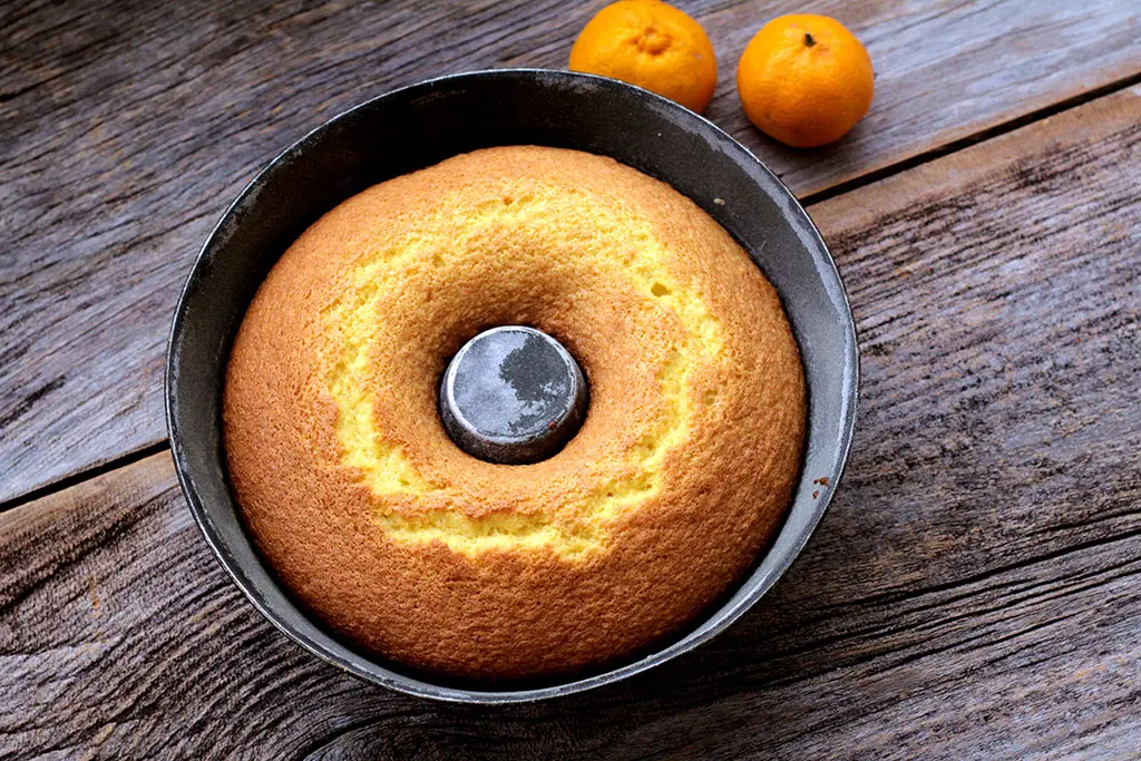 Bolo de bergamota com calda deliciosa