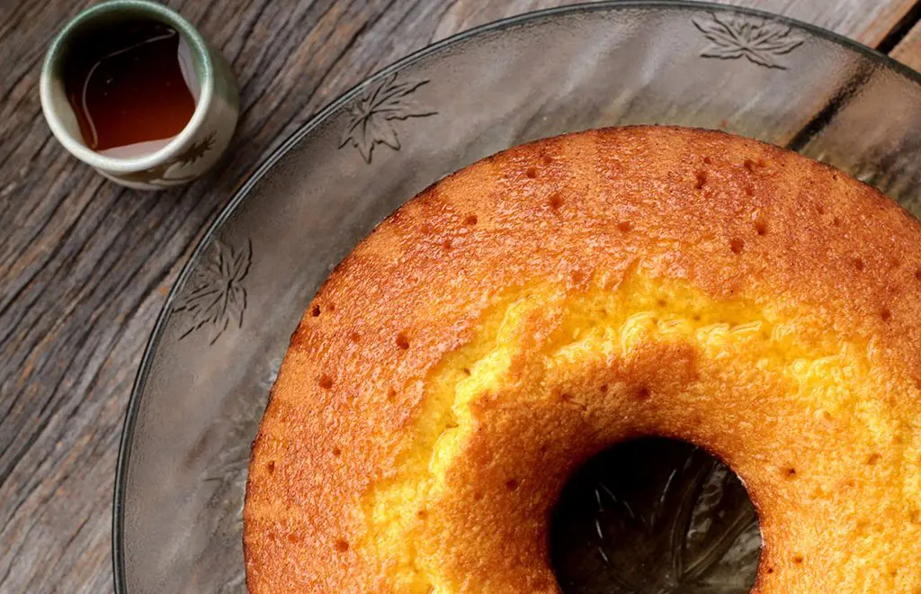 Bolo de bergamota com calda deliciosa