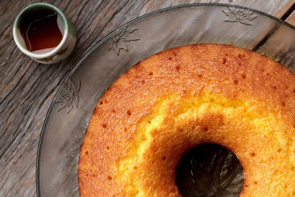 Bolo de bergamota com calda deliciosa