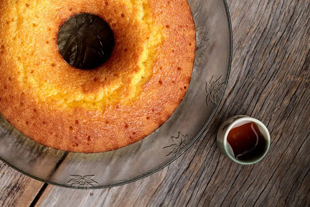 Bolo de bergamota com calda deliciosa