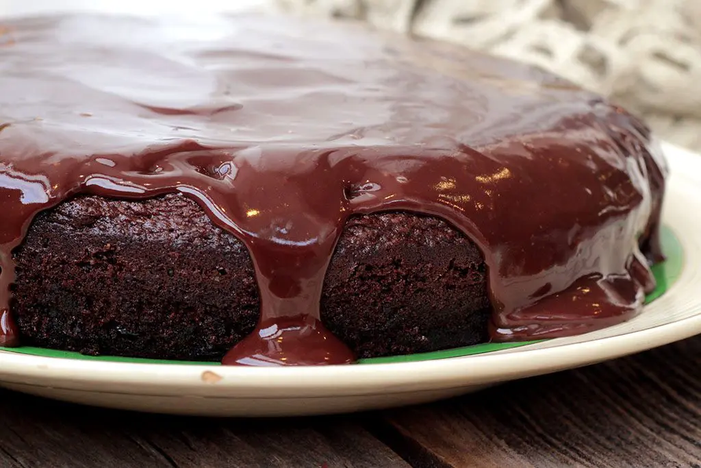 Bolo de chocolate rápido e fofo