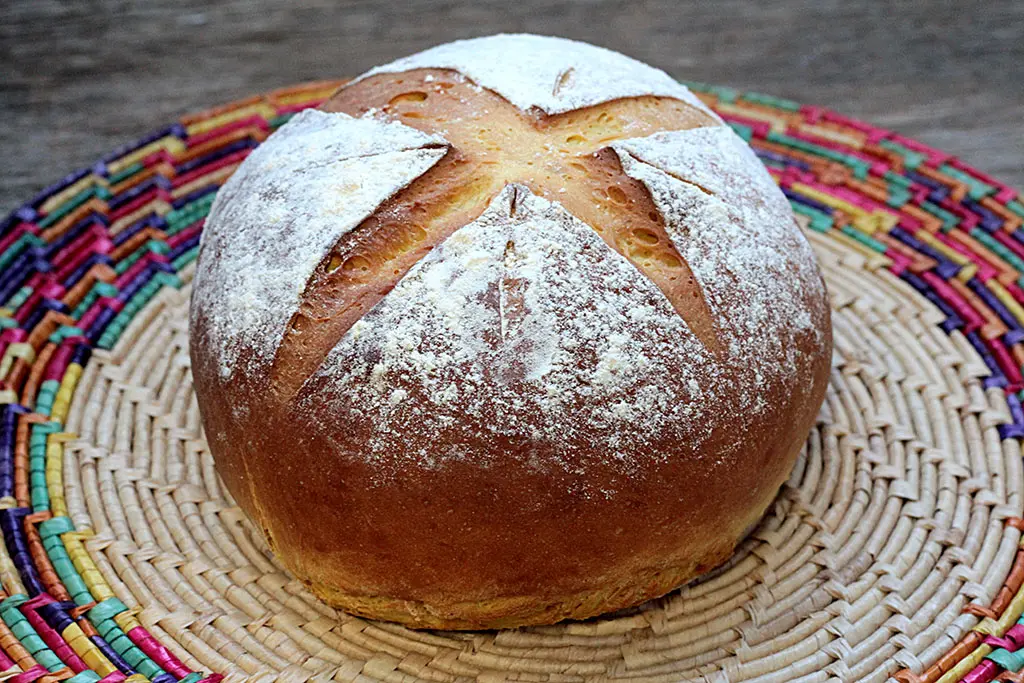Receita de pão caseiro de leite de coco com açafrão
