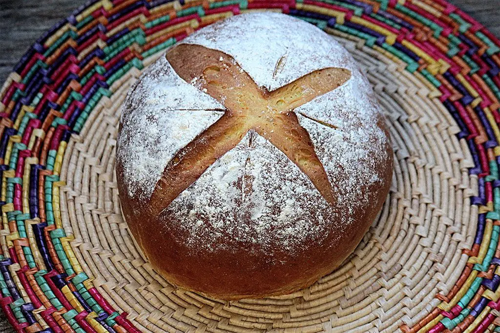 Receita de pão caseiro de leite de coco com açafrão