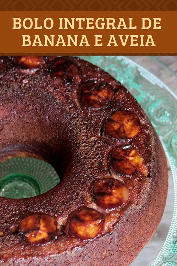 Bolo de banana com farinha integral e aveia - Receita de bolo de banana saudável, rico em fibras e simplesmente delicioso. Esse bolo é feito com melado, farelo de aveia, aveia em flocos, banana e farinha integral. É um bolo rico em nutrientes, perfeito para o café da manhã, lanche e aquele café da tarde delicioso.