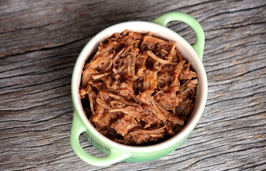 Pernil de Porco desfiado na pressão com cerveja