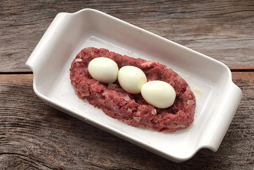 Bolo de carne recheado com ovos Baixa 4