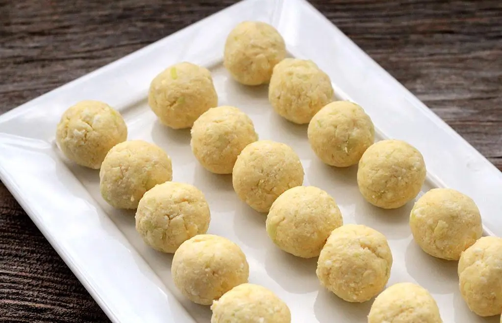 Nhoque de ricota com alho poró e parmesão