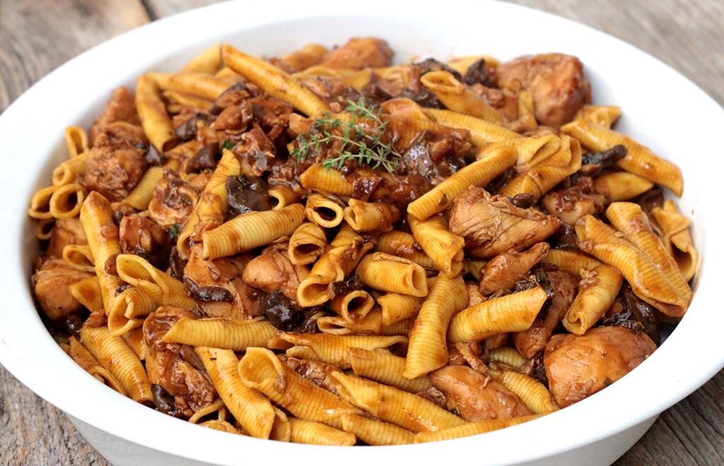 Penne ao frango à cacciatore com bacon