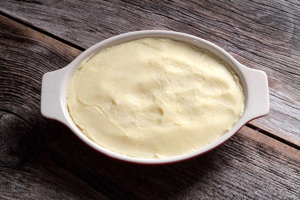 Purê de batatas com farofa crocante
