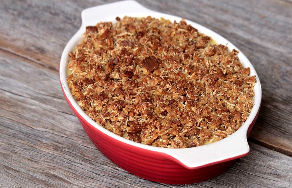 Purê de batatas com farofa crocante