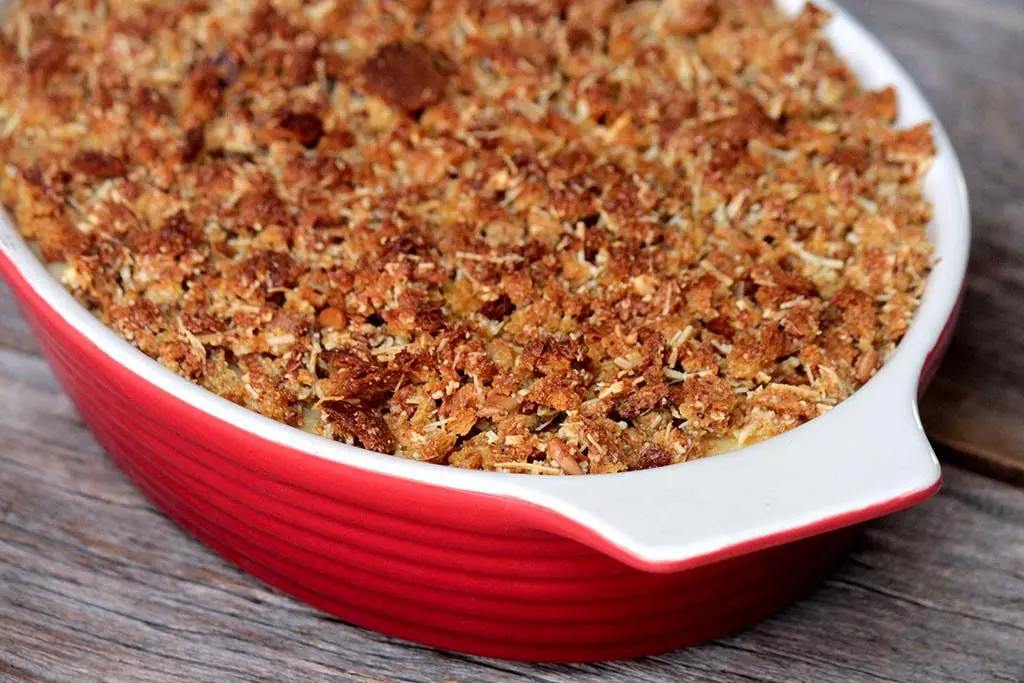 Purê de batatas com farofa crocante