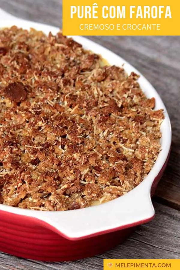 Purê de batatas com farofa crocante - Um purê de batatas diferente e delicioso, coberto por uma farofa feita com pão dormido, manteiga e queijo parmesão. Ele vai ao forno para ficar crocante.