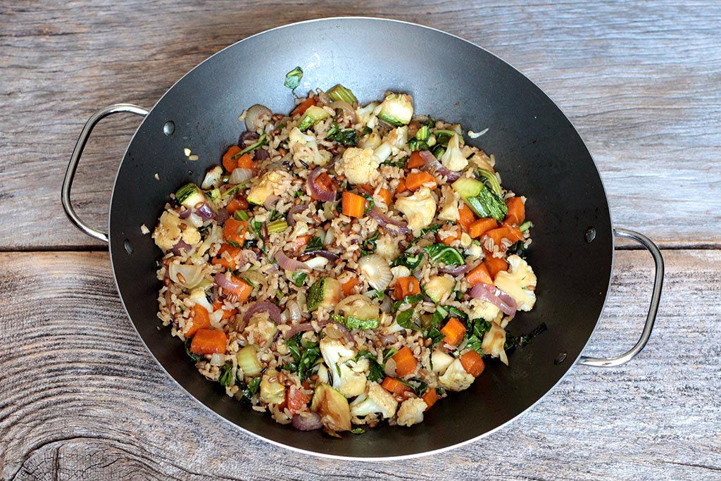Arroz integral com vegetais refogados