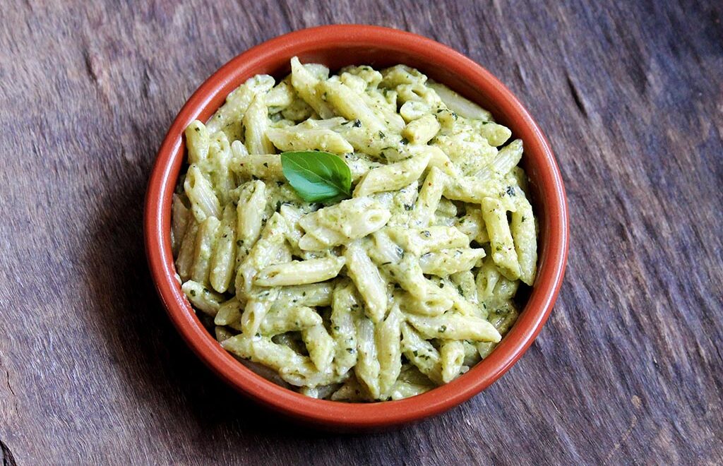 Molho pesto de ervilha e manjericão