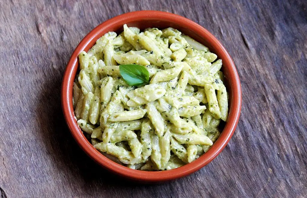 Molho pesto de ervilha e manjericão