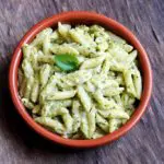 Molho pesto de ervilha e manjericão