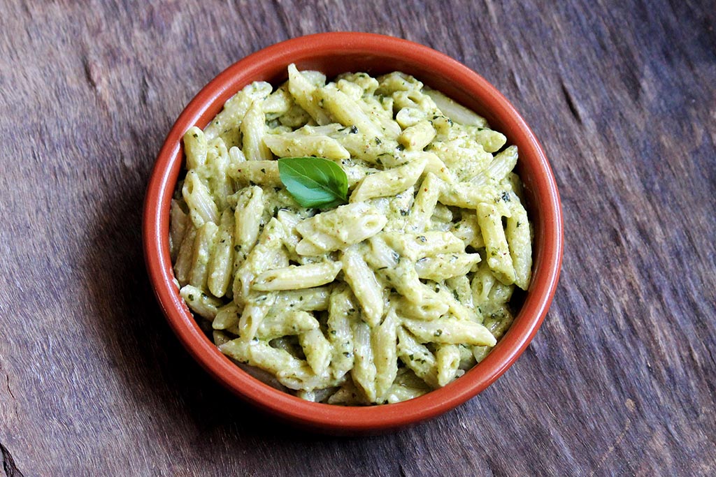 Molho pesto de ervilha e manjericão