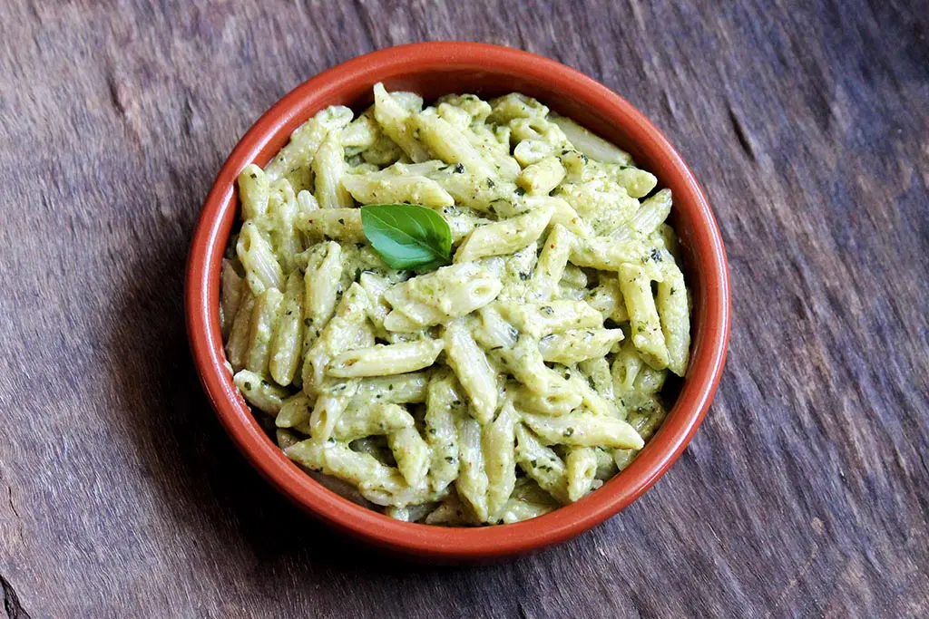 Molho pesto de ervilha e manjericão