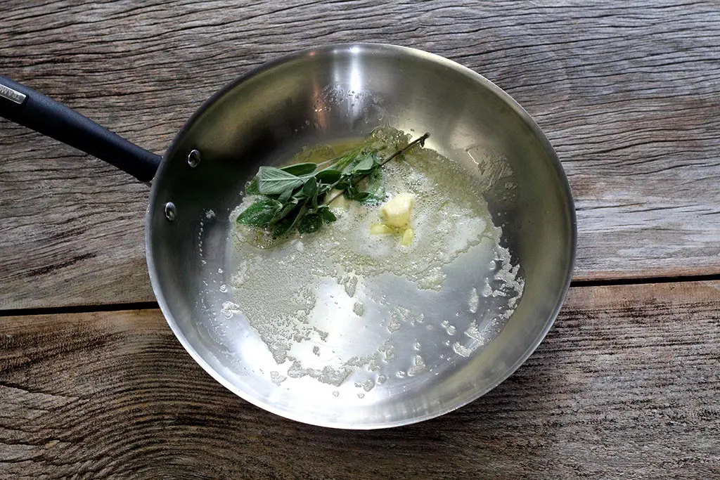 Receita de filé delicioso de frango recheado com abobrinha e tomate