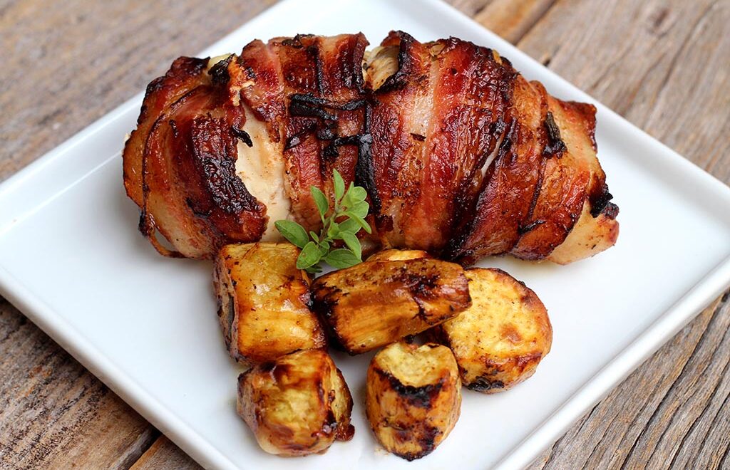 Peito de frango recheado com abobrinha e tomate