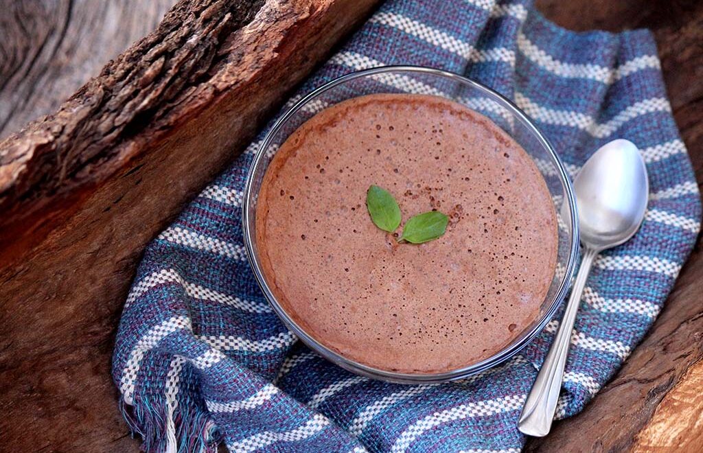 Sorvete de chocolate com aquafaba