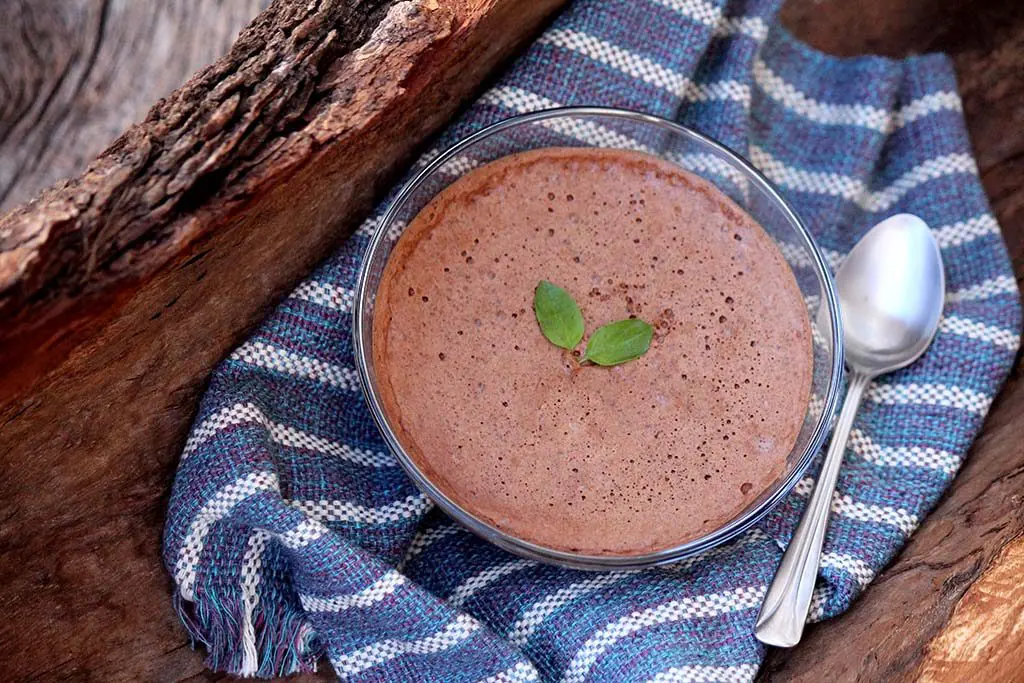 Sorvete de chocolate com aquafaba