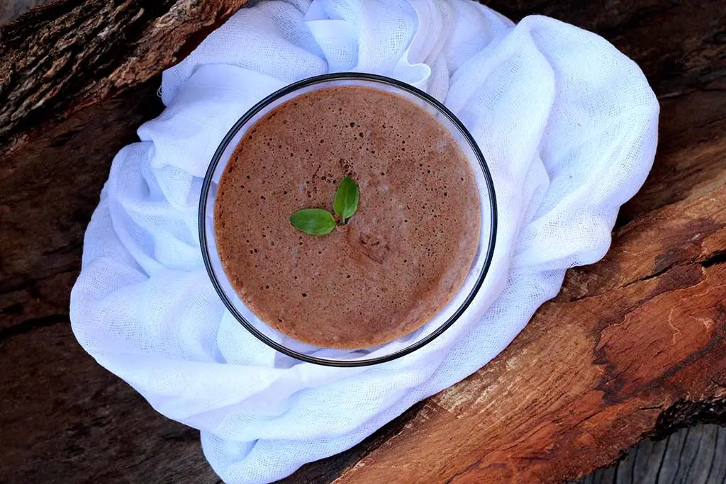 Sorvete de chocolate com aquafaba