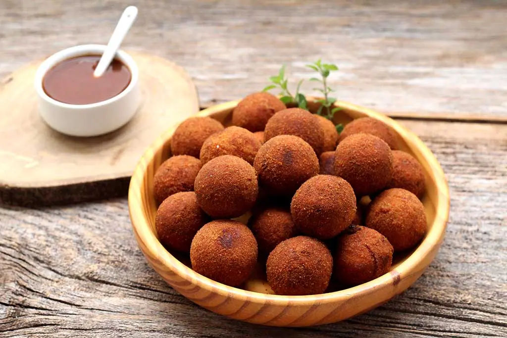 Bolinho de pinhão com ricota