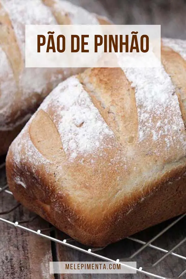 Aprenda a fazer essa receita de Pão de Pinhão caseiro e muito saboroso. O pinhão confere um sabor delicado e deixa esse pão denso, mas deliciosamente macio.
