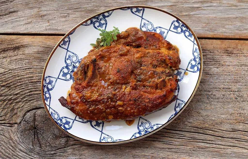 Pernil suíno com molho de damasco – Assado