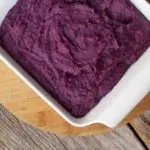 Purê de batata-doce roxa saboroso e colorido