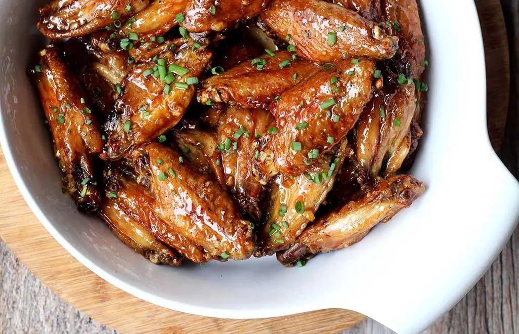 Asinhas de frango ao molho de mel e alho