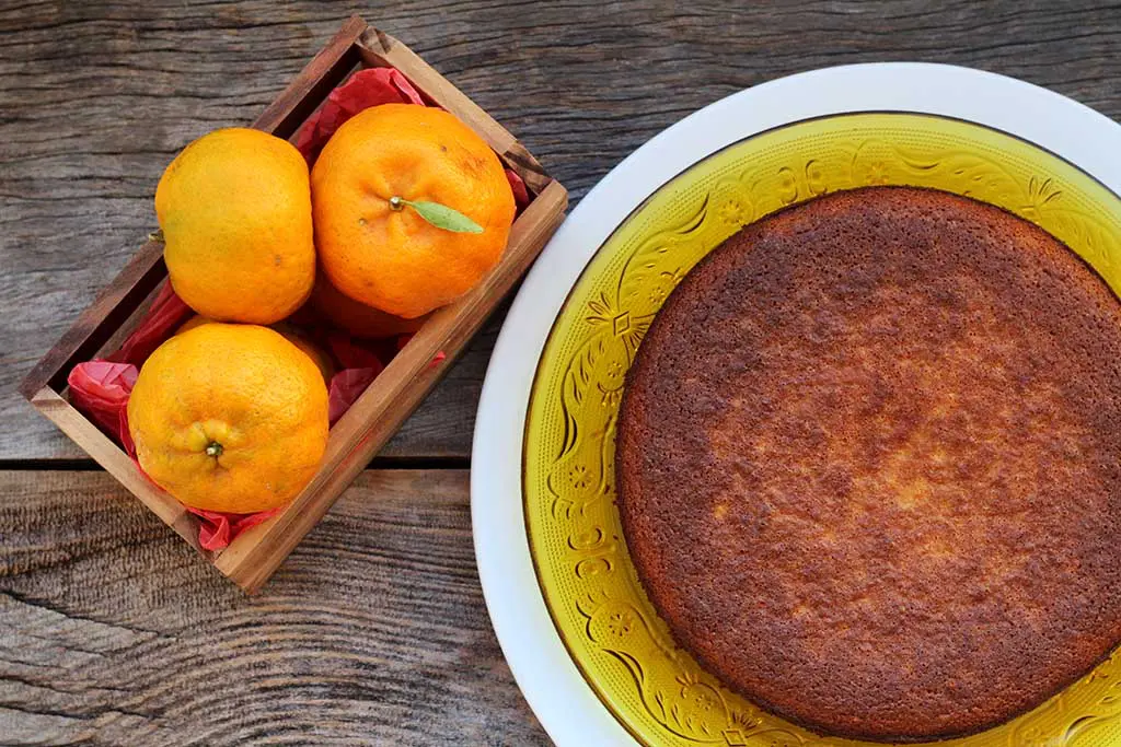 Bolo de bergamota sem farinha, receita sem glúten, sem lactose e deliciosa.