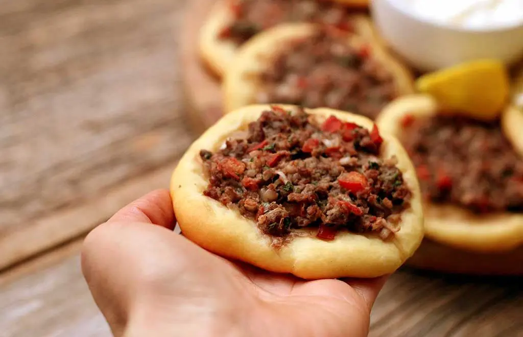 Receita de esfiha aberta de carne – Fácil