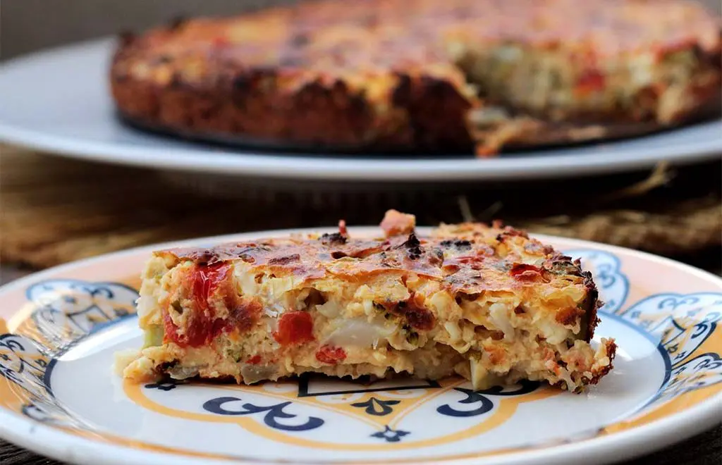 Torta salgada de brócolis e couve-flor