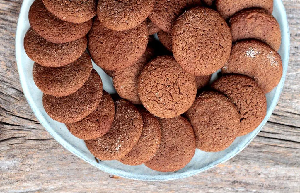 Biscoitos caseiros de chocolate e especiarias